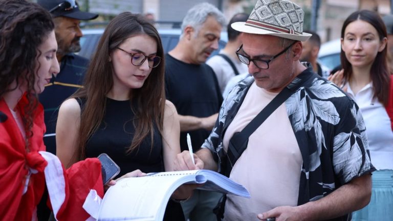 Protestë para SPAK për “The Albanian Files”, kërkohet dorëheqja e Edi Ramës