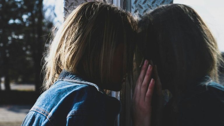 Britani, 8 të arrestuar për rrjet ndërkombëtar abuzimi seksual pas drogimit të grave