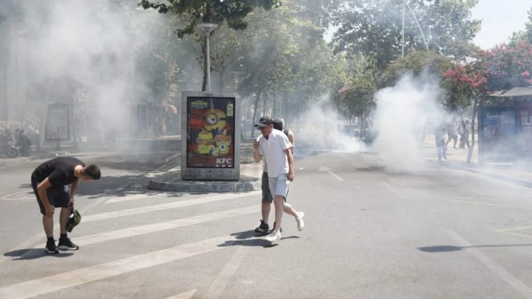 Policia pas protestës para Kuvendit: 19 arrestime, 12 në procedim dhe 6 të tjerë në kërkim