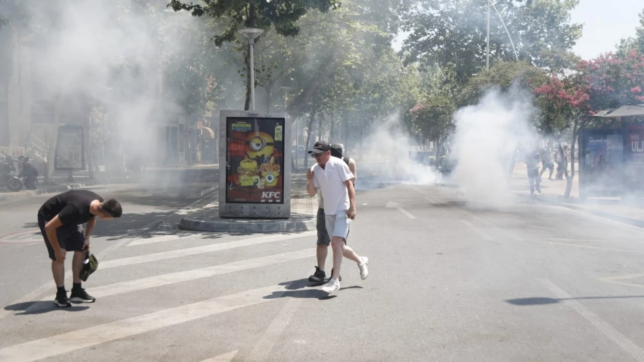 Policia pas protestës para Kuvendit: 19 arrestime, 12 në procedim dhe 6 të tjerë në kërkim