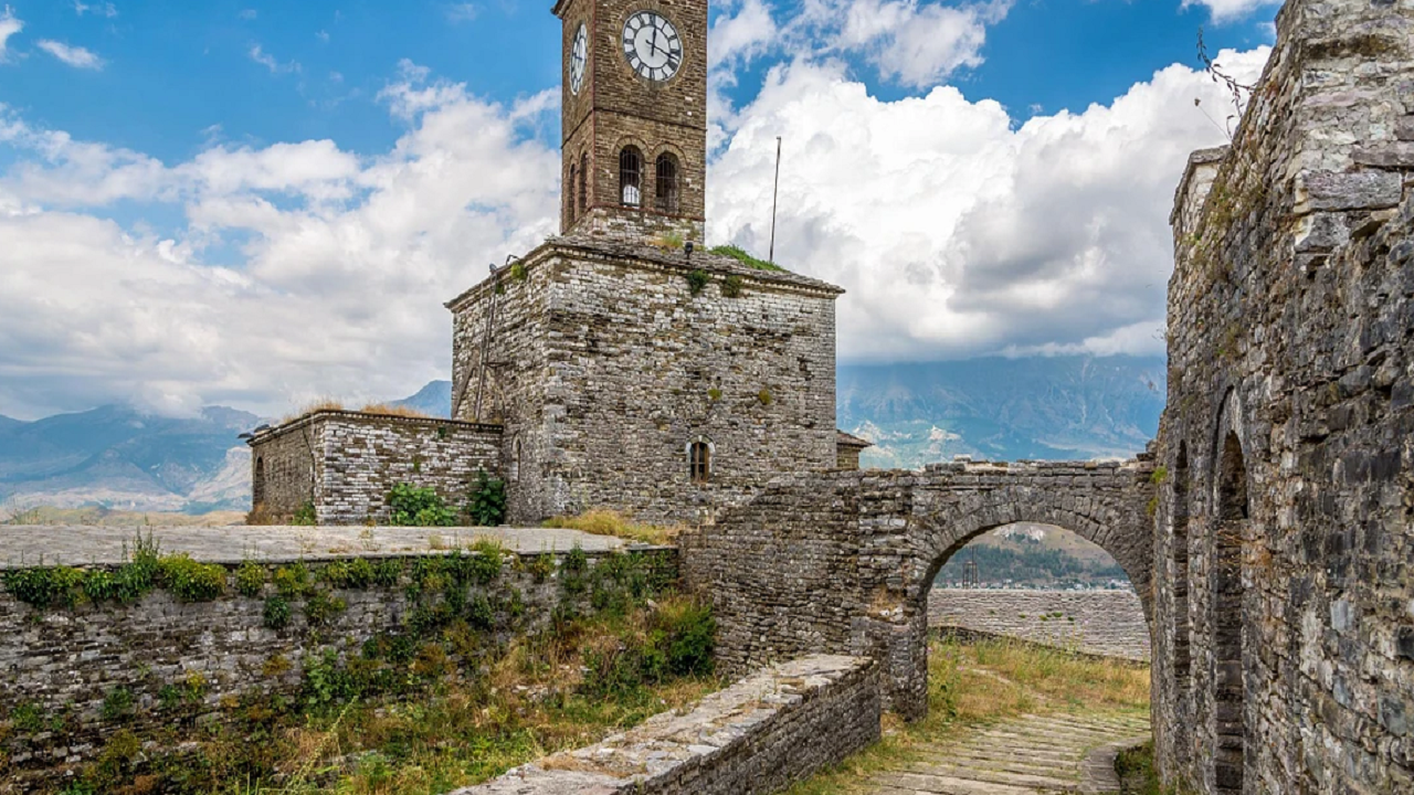 Kalaja e Gjirokastrës me 100 mijë vizitorë në 6 muaj, sipas autoriteteve mbetet më e vizituara
