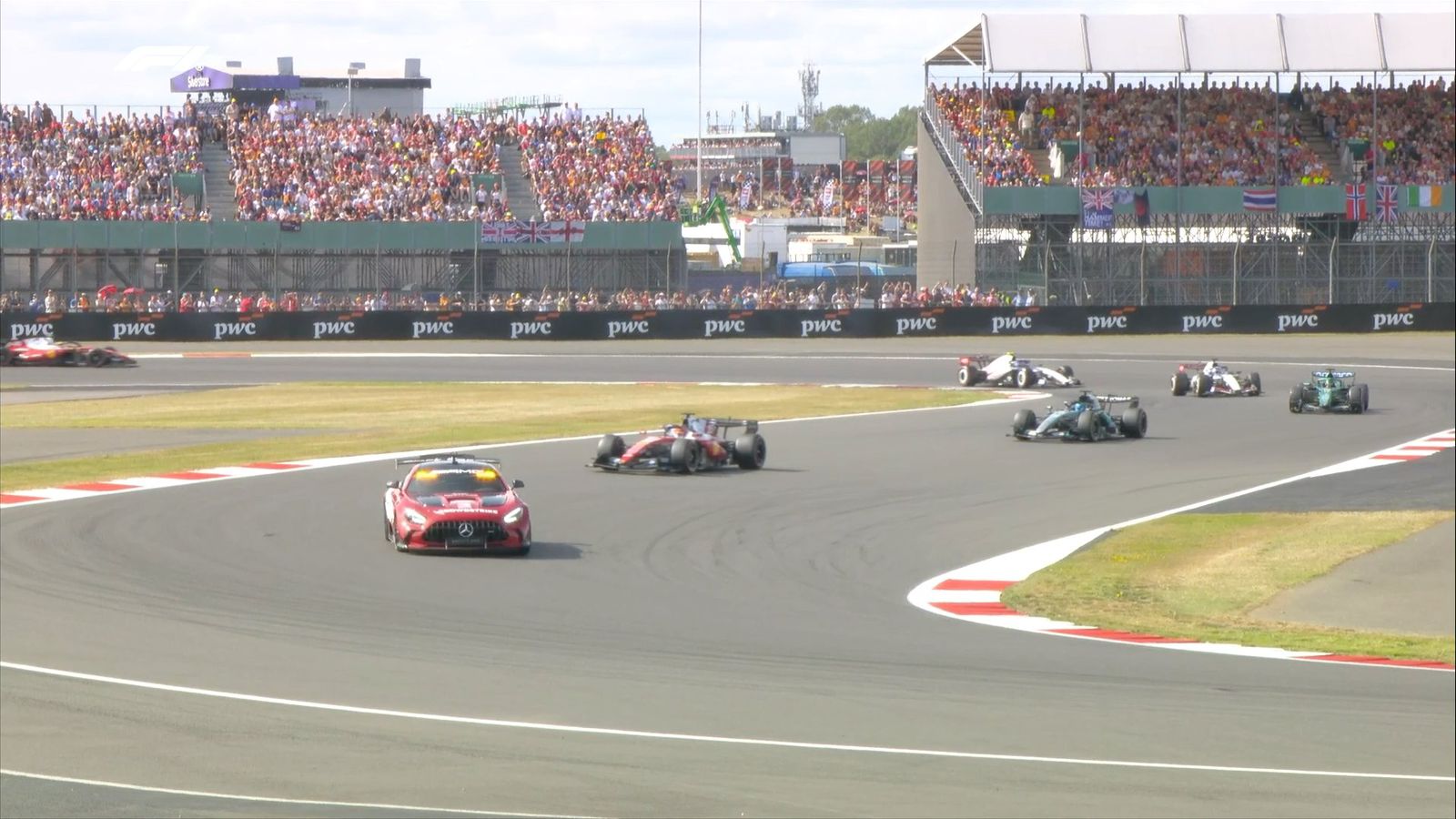 Formula 1 në Silverstone: Leclerc fiton garën dramatike pas makinës së sigurisë