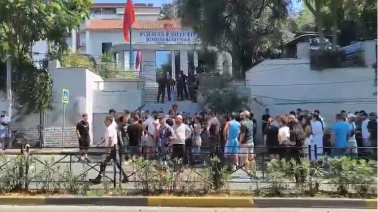 “Lironi çunat”, organizatorët u shkruajnë ambasadave: hetim për policinë pas protestës