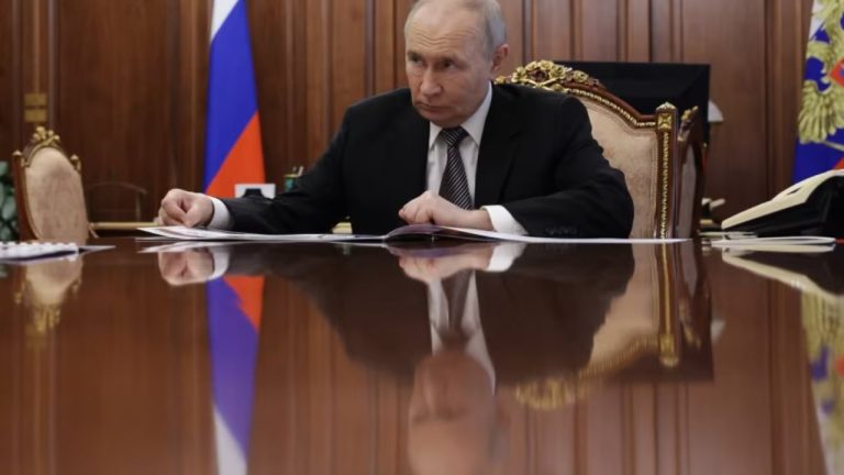 Putin flet me Trump për Ukrainën, Kremlini sinjalizon diplomaci; reagon edhe Zelensky