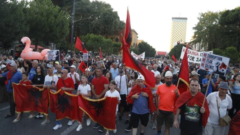 42 ditë protestë para Kryeministrisë, tubuesit paralajmërojnë marshim më 23 korrik