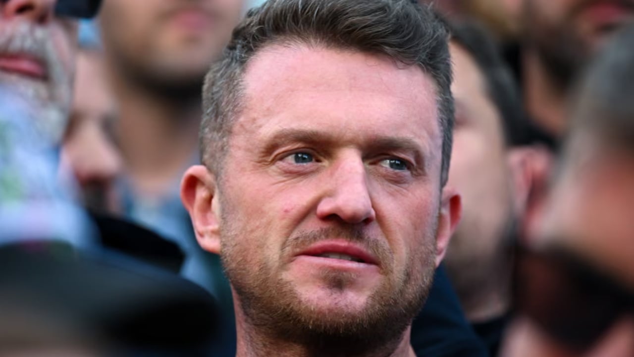 The Guardian: babai i Elon Musk pranon se fondacioni familjar financoi udhëtimin e Tommy Robinson në Rusi