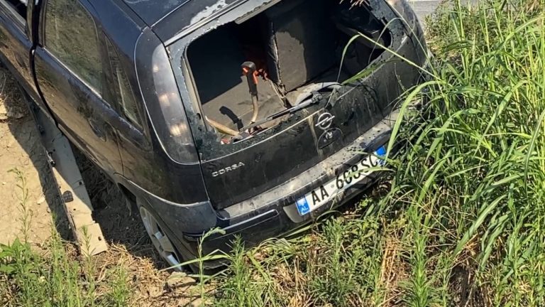 Aksident fatal në aksin Çermë-Divjakë, përplasje ballë për ballë: vdes 39-vjeçari