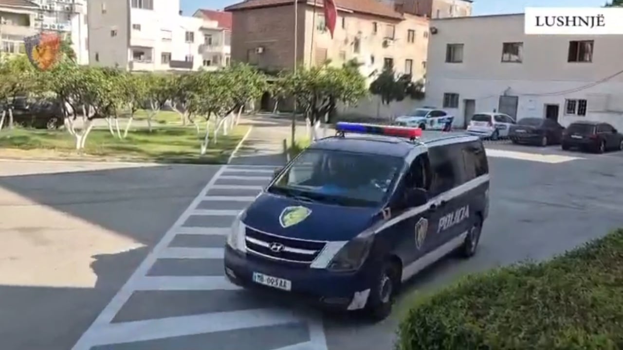 Lushnjë, arrestohet 36-vjeçari i dyshuar se vodhi një lokal dhe më pas i vuri flakën