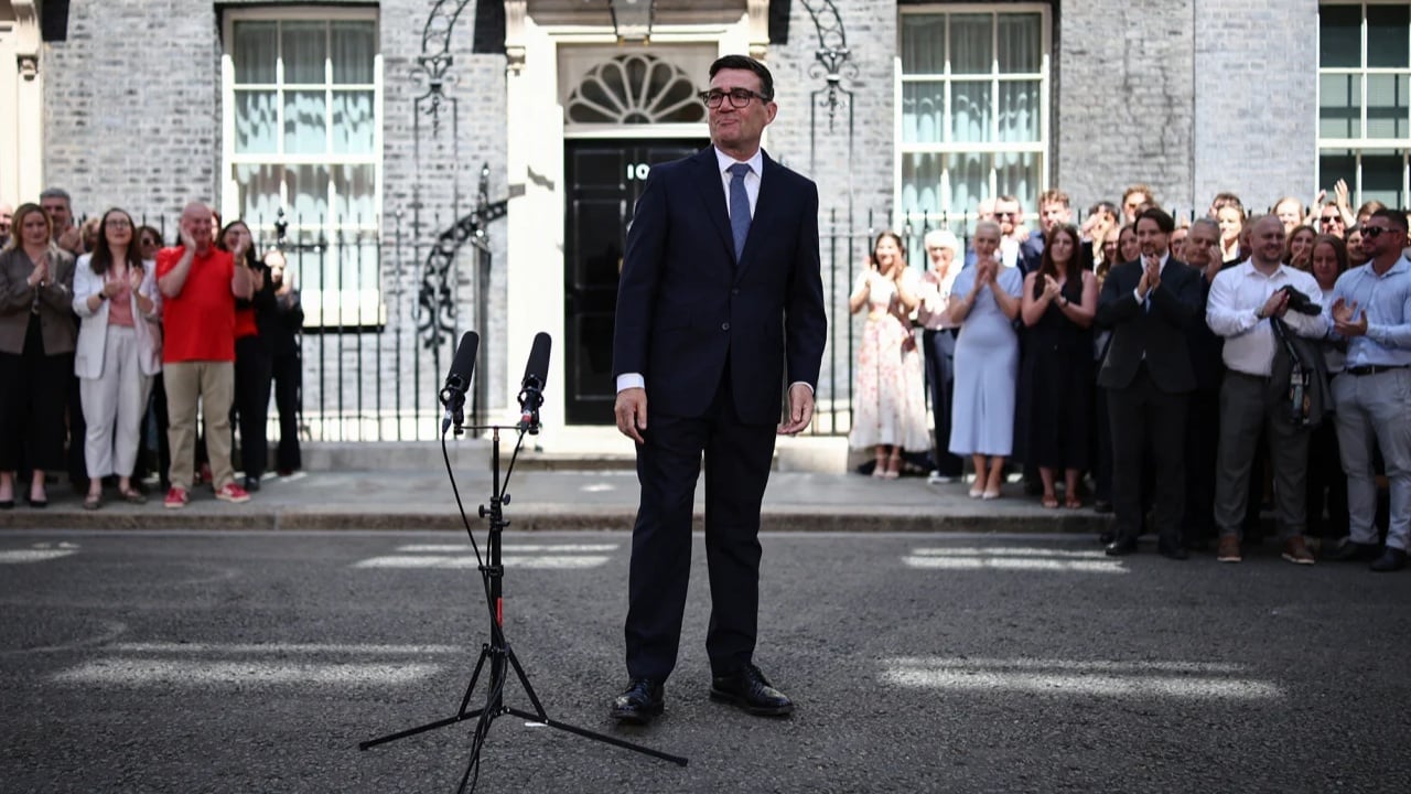 Andy Burnham merr zyrtarisht Downing Street, Keir Starmer largohet nga drejtimi i Britanisë