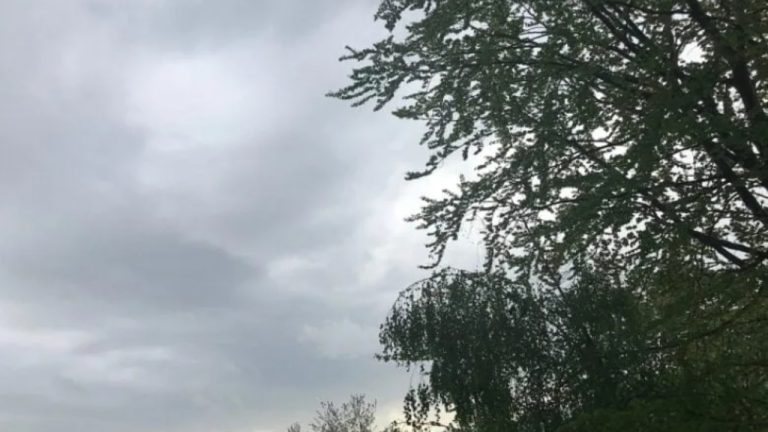 Moti për të premten: shi në pjesën më të madhe të vendit, stuhi lokale dhe rënie temperaturash