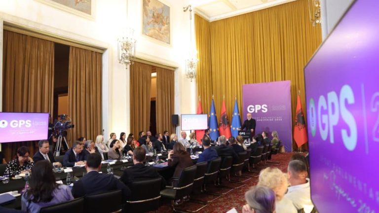 Rama pas protestave të qershorit pranon krizën e besimit dhe shpall dokumentin “Besa”