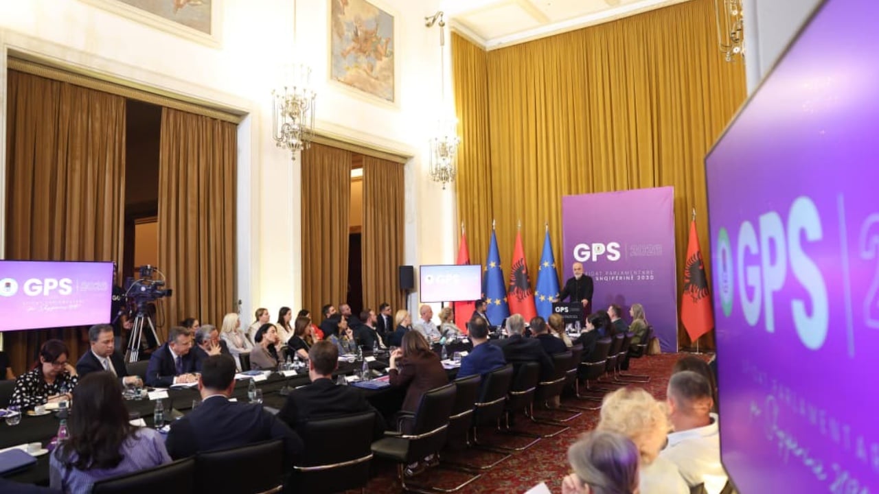 Rama pas protestave të qershorit pranon krizën e besimit dhe shpall dokumentin “Besa”