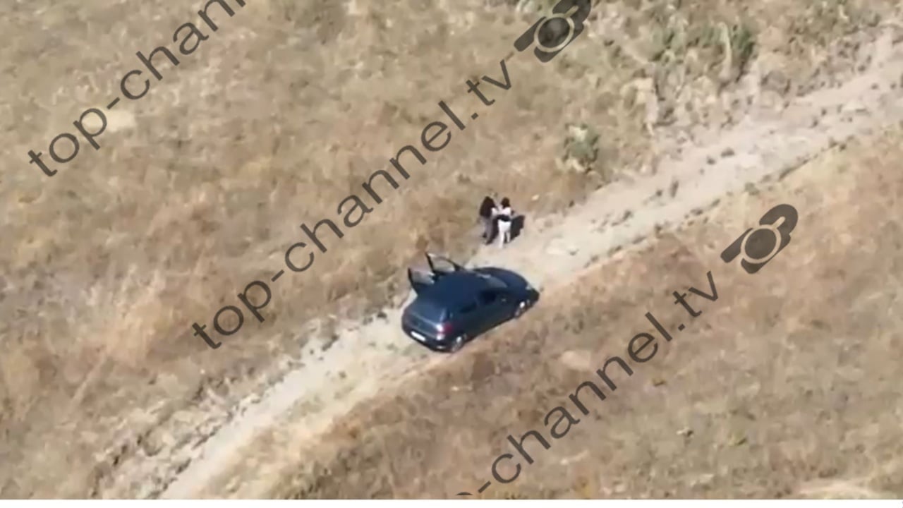 Pengmarrja pas vrasjes në Fier, momenti kur policia nxjerr 24-vjeçaren nga makina