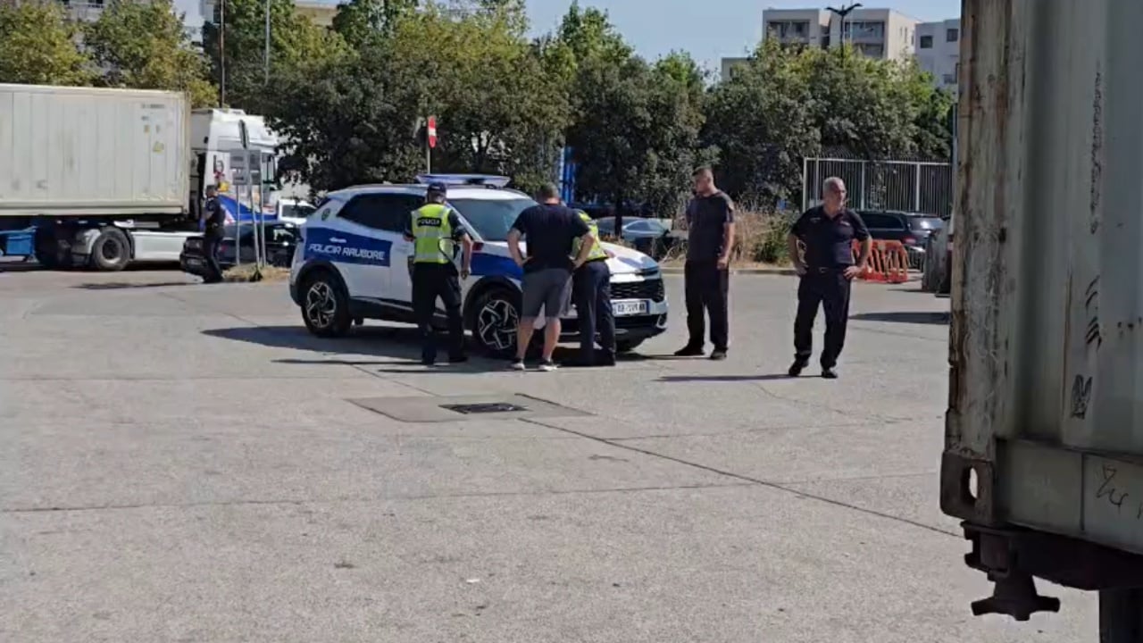 Aksident fatal në Portin e Durrësit: 62-vjeçari nga Kosova vdes pas përplasjes me kamion