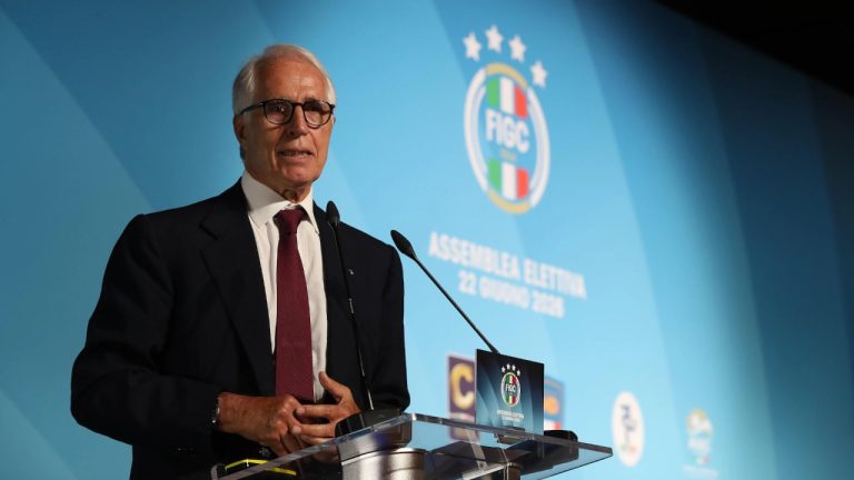 Malagò zyrtarizon bisedimet me Mancinin, Ranieri pranë rolit te drejtori teknik