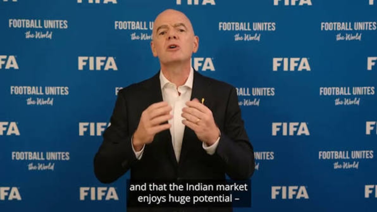 Infantino mohon presionin për votën, por oferta e FIFA-s hap dyshime për shantazh financiar