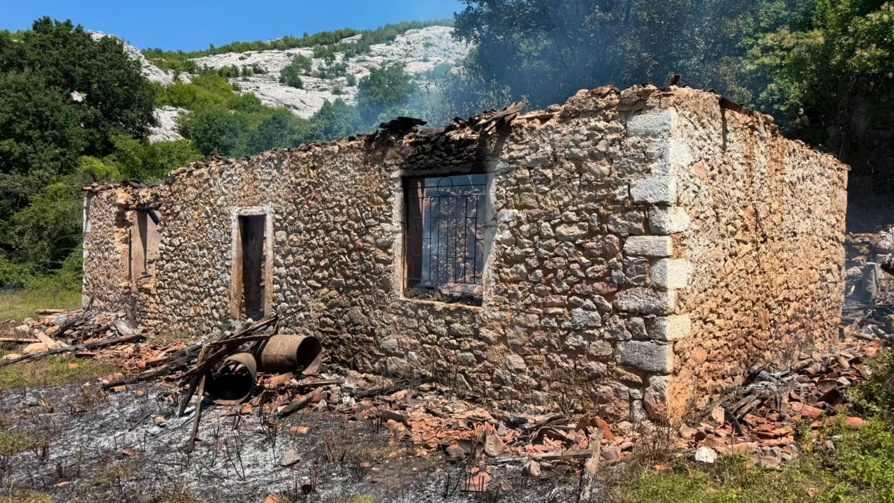 Tragjedia në Shkodër rëndohet, gjendet trupi i dytë në banesën e përfshirë nga zjarri