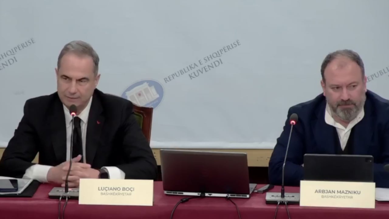 PS propozon shkrirjen e 15 bashkive, PD e quan hartë elektorale dhe kërkon referendum