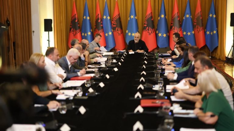 Rama u shpërndan socialistëve një dokument të dytë dhe sinjalizon ndryshim në qeverisje