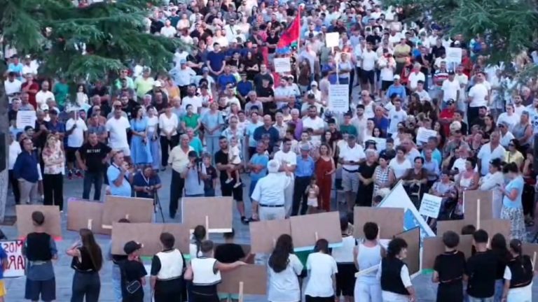 Reforma territoriale ndez protestat: Dimali, Divjaka, Klosi e Përrenjasi kundër shkrirjes