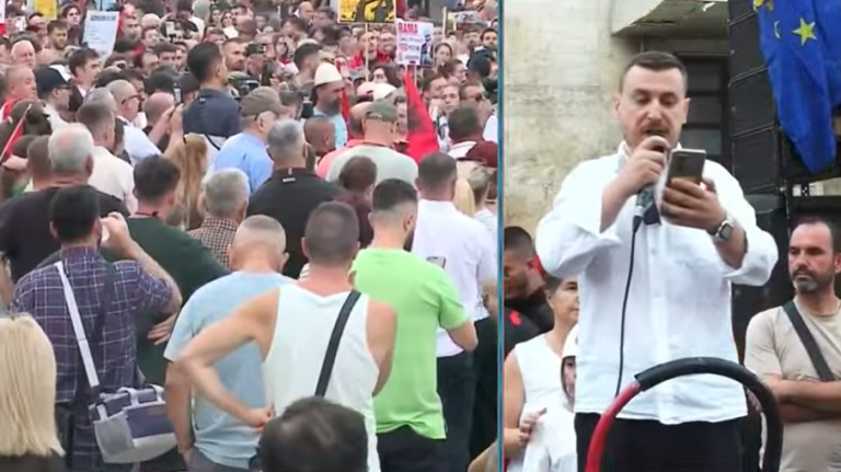 Protestuesit lexojnë deklaratën e Grupit Koordinues: “Deputetët nuk na përfaqësojnë”, akuzojnë policinë për dhunë