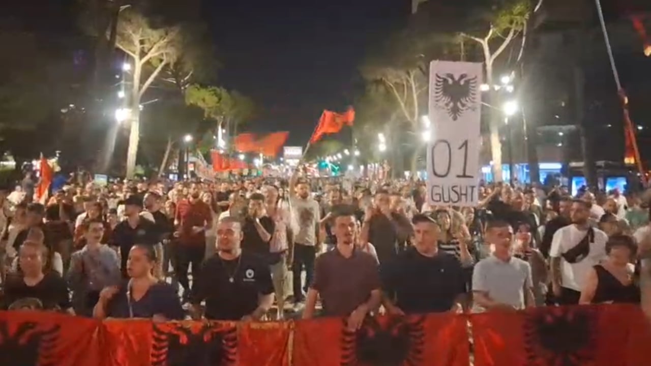 62 ditë protestë në Tiranë, marshim në bulevard dhe thirrje për tubim kombëtar