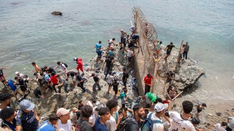 Kriza e emigrantëve në Ceuta, Spanja përplaset me BE-në: “Qëndrim egoist” ndaj kufirit