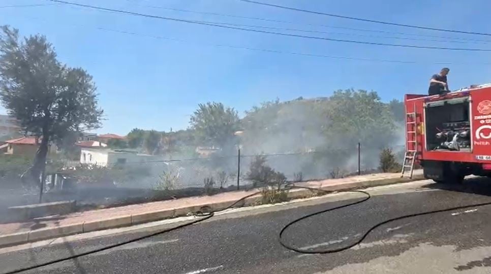Zjarr i madh në Lezhë pranë banesave, flakët nga mbeturinat alarmuan Lagjen e Spitalit