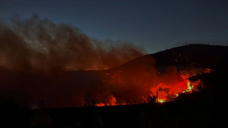 Zjarret ne Greqi dalin jashte kontrollit ne Atike, digjen deri ne 150 banesa