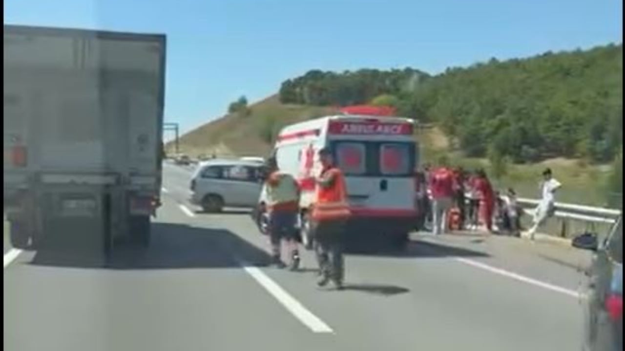 Aksident në autostradën “Ibrahim Rugova” pranë kufirit me Shqipërinë, 7 të plagosur