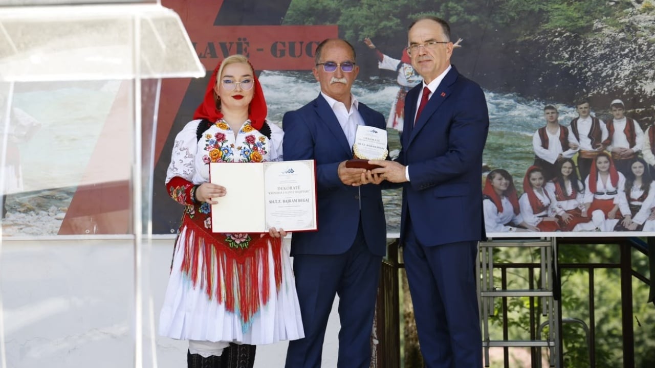 Begaj në Plavë e Guci, dekorohet me “Krenaria e Alpeve Shqiptare” në Vuthaj 2026