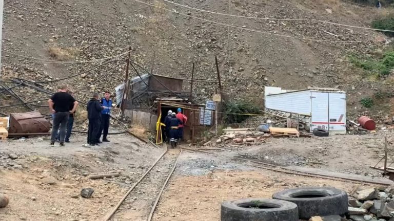 Bulqizë, nxirret trupi i minatorit që u bllokua në galeri; dërgohet në Tiranë për autopsi
