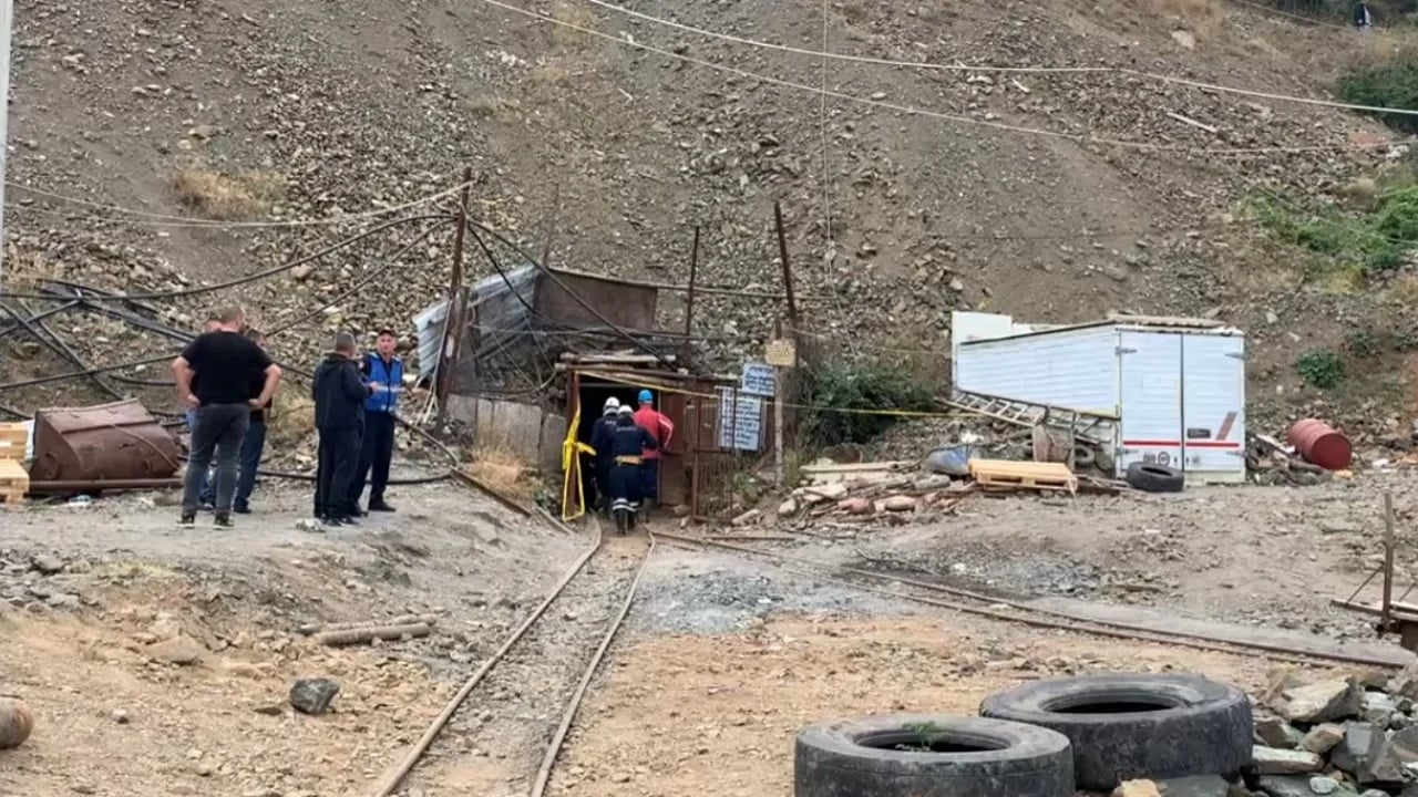 Bulqizë, nxirret trupi i minatorit që u bllokua në galeri; dërgohet në Tiranë për autopsi