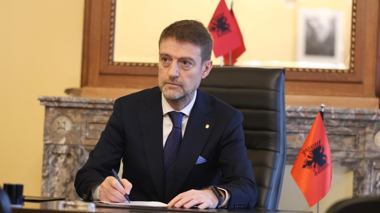 Ferit Hoxha mbron konsullatën serbe në Shkodër: ‘S’cenon sovranitetin’
