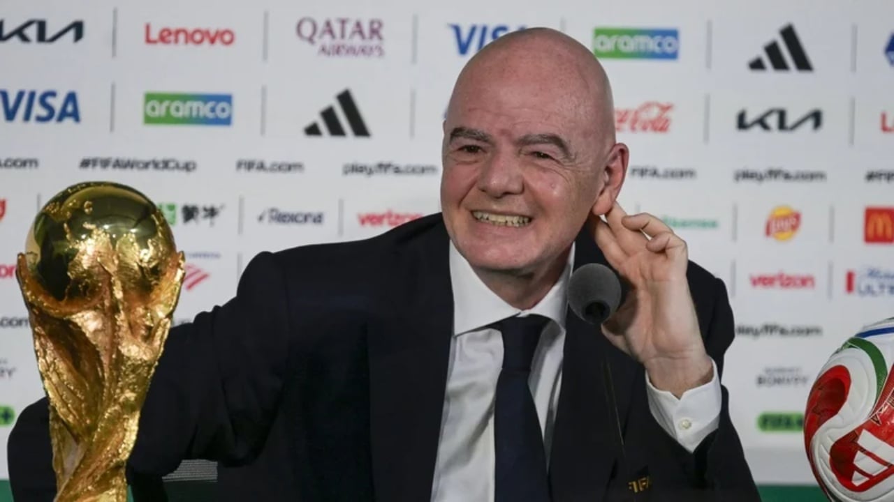 Kriza në FIFA thellohet, Infantino thërret mbledhje urgjente mes humbjes së mbështetjes