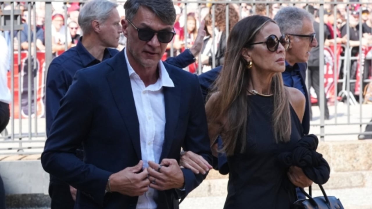 Lamtumira për Franco Baresin, mijëra tifozë dhe ikonat e Milanit në ceremoninë mortore