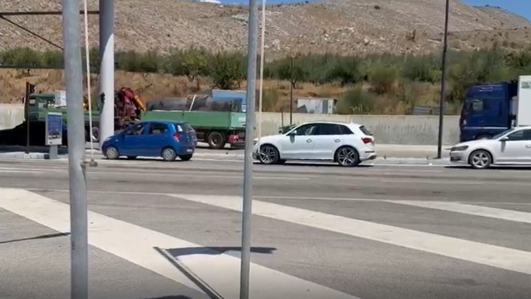 Mbi 304 mijë udhëtarë në jug gjatë korrikut, radhë dhe ndërprerje në pikat kufitare