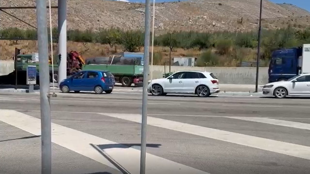 Mbi 304 mijë udhëtarë në jug gjatë korrikut, radhë dhe ndërprerje në pikat kufitare