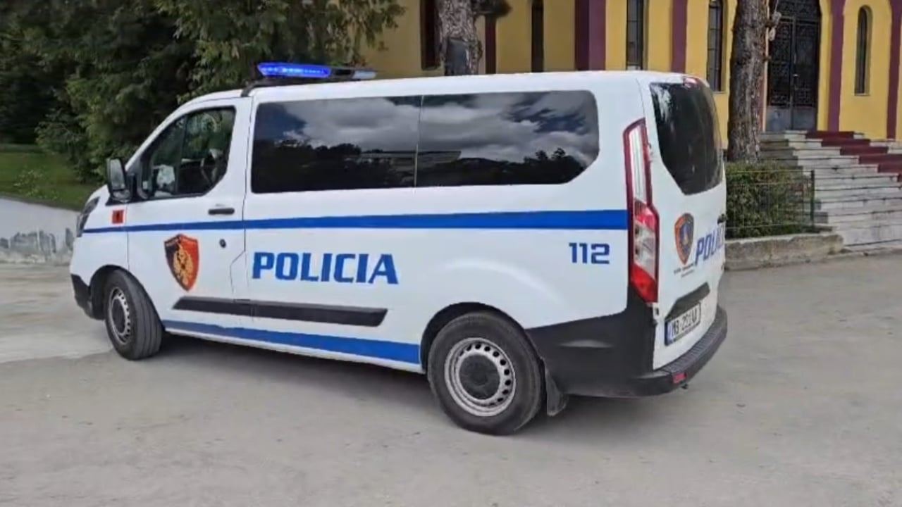 Grabitje në një argjendari në Paskuqan, policia: Dy të armatosur morën bizhuteri