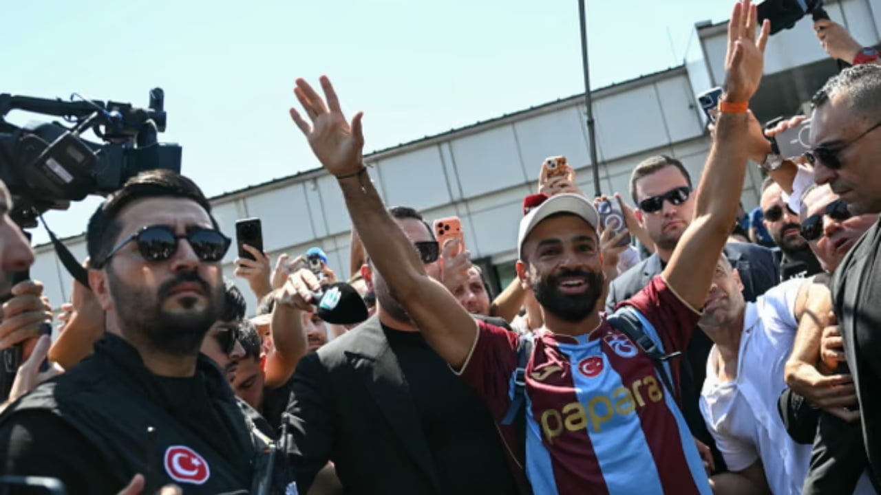 Mo Salah mbërrin në Turqi, tifozët e Trabzonspor e presin si yll në aeroport
