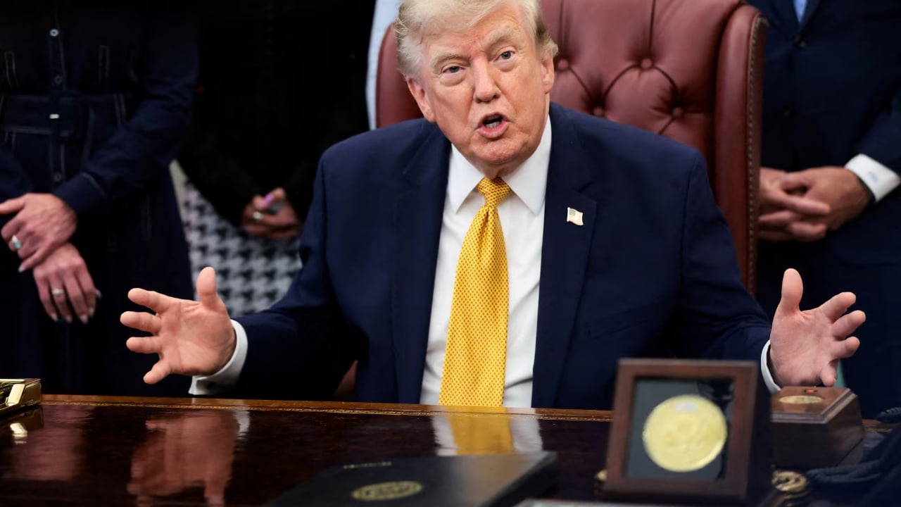 Trump paralajmëron Iranin për Hormuzin: marrëveshje brenda së enjtes ose “goditje e rëndë”