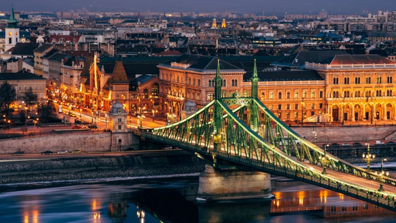 Budapesti fik dritat e monumenteve mes vapës ekstreme dhe presionit për kursim energjie
