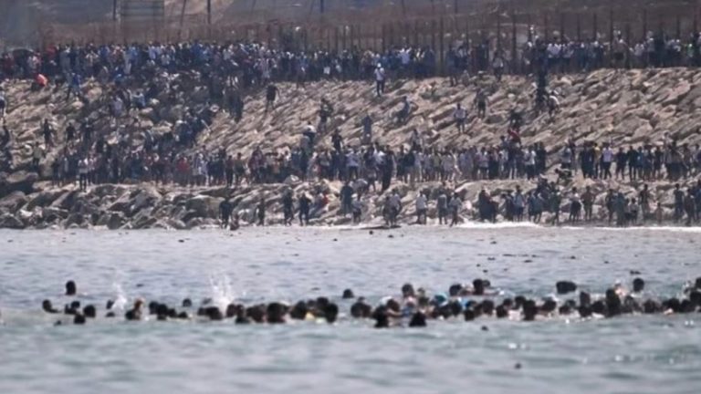 Ceuta në krizë të thellë: 72 mijë emigrantë në dy ditë ndezin përplasjen politike në Spanjë
