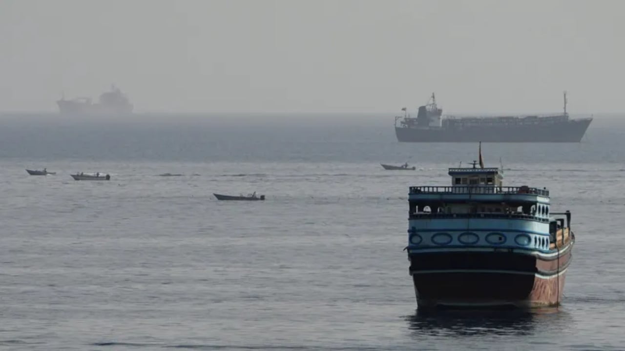 Irani dhe Omani drejt marrëveshjes për Hormuzin, por kalimi mbetet nën pasiguri