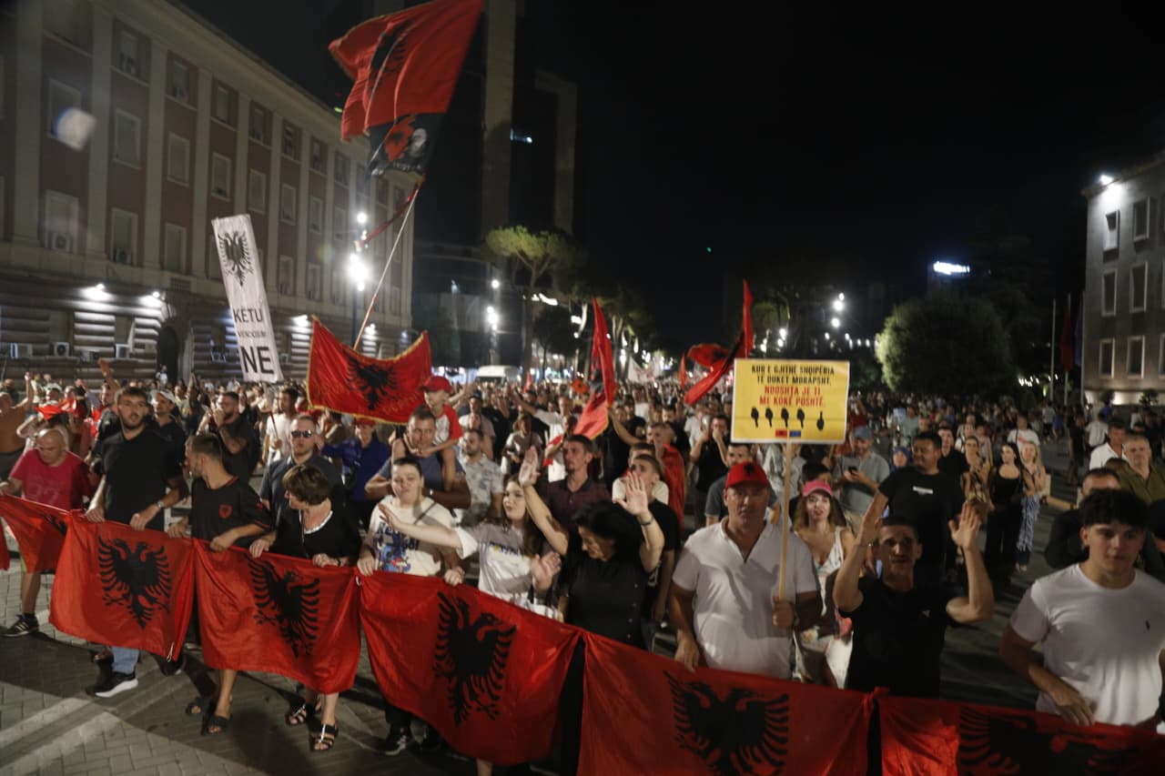 Dita e 68-të e protestës para Kryeministrisë, thirrje për largimin e klasës politike