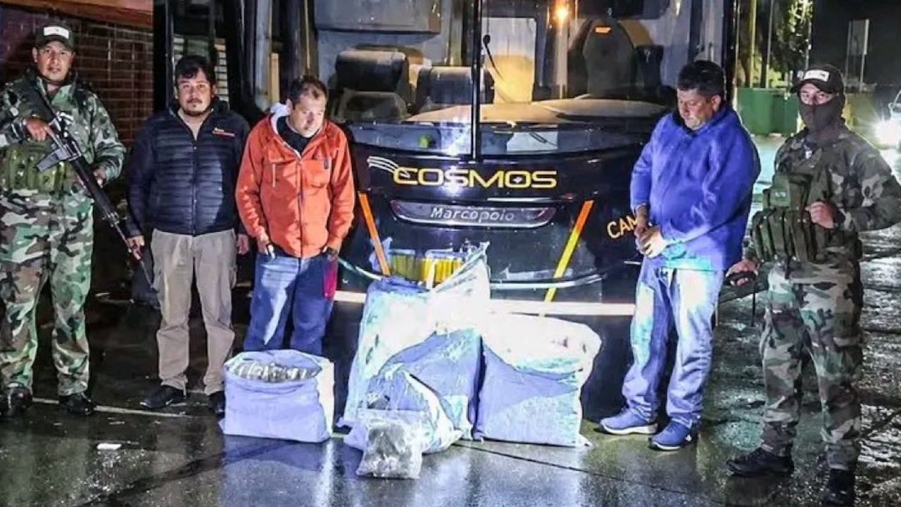 86.5 kg marijuanë në autobusin me stemën e São Paulos, arrestohen shoferët në Bolivi