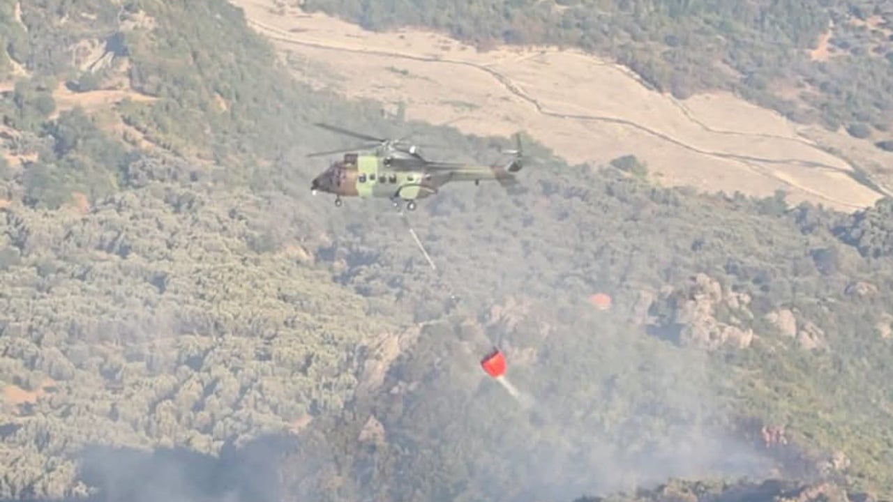 Zjarret në Abazaj të Krujës riaktivizohen, dy helikopterë në terren për frenimin e flakëve