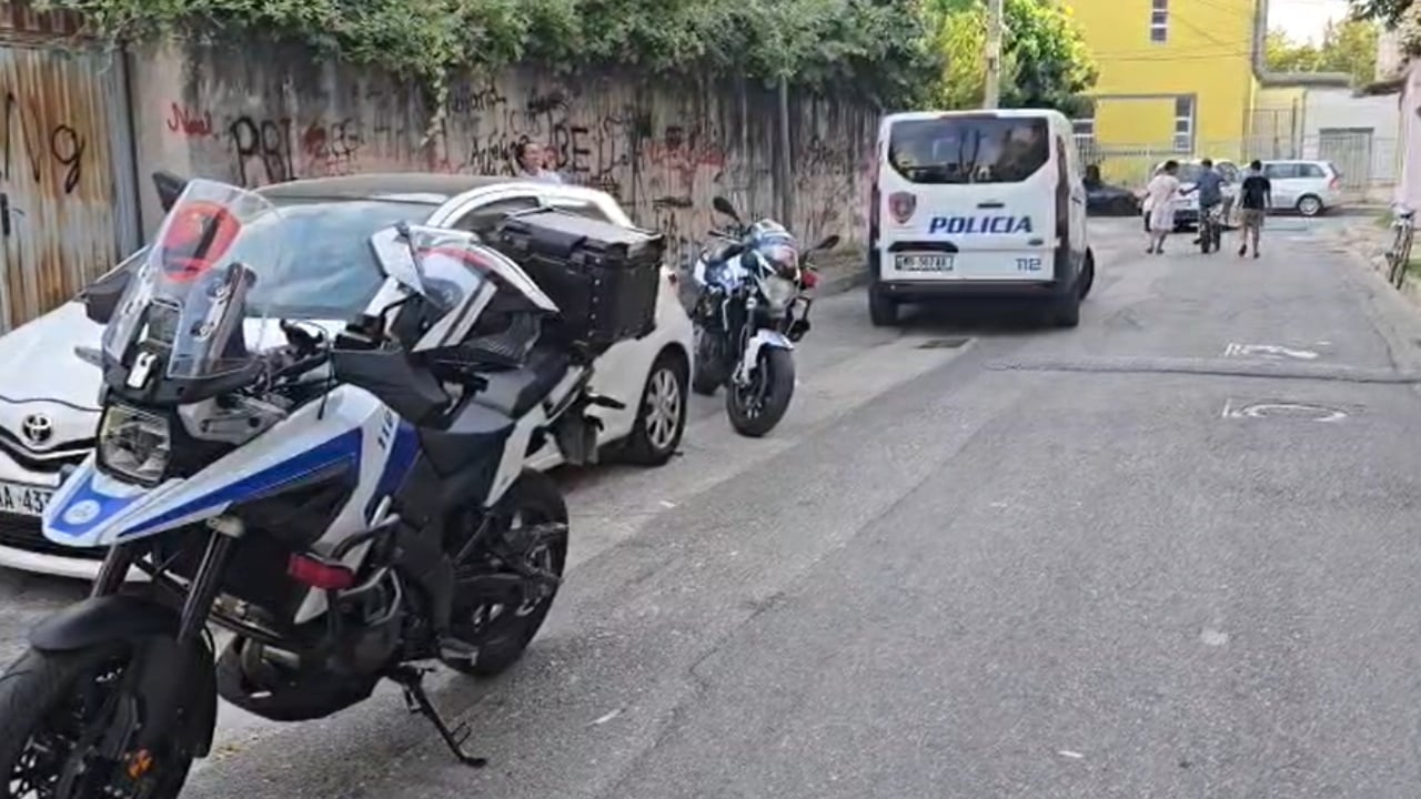 Durrës: 43-vjeçari dyshohet se plagosi me thikë bashkëshorten, të dy në spital