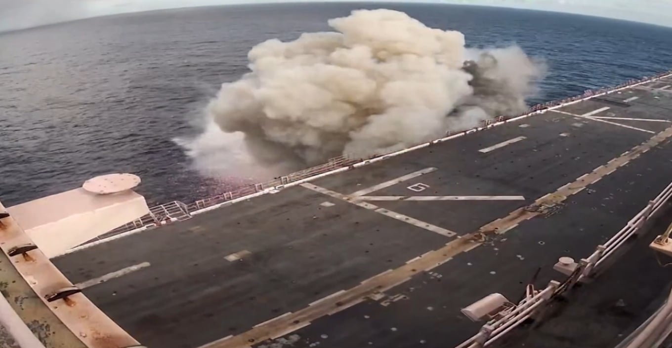 RIMPAC 2026: raketa Harpoon godasin USS Peleliu, anija 40 mijë tonëshe shpërthen në stërvitje