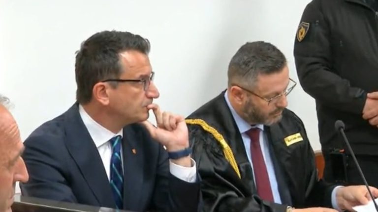 Avokati i Veliajt sulmon mbylljen e seancave: Në Shqipëri po fshihet drejtësia